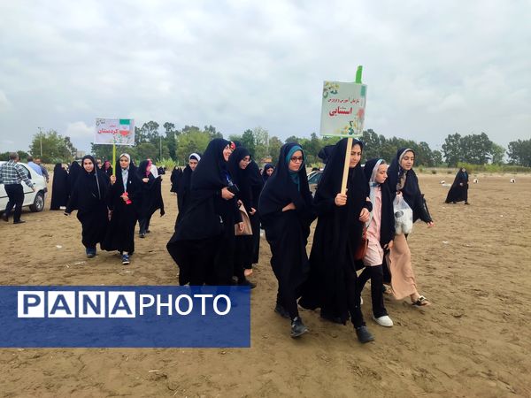 بازدید دانش‌آموزان حاضر در مسابقات قرآن از اماکن تاریخی و طبیعی ساری 