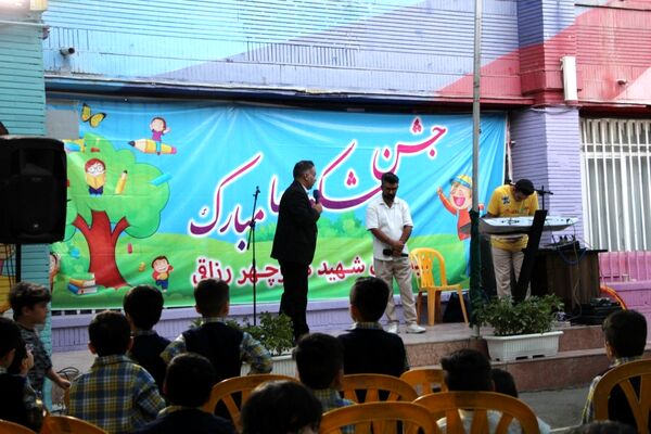 جشن شکوفه‌ها در دبستان منوچهر رزاقی ناحیه۳ مشهد