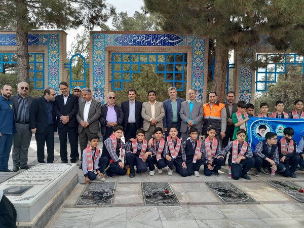 آیین نواختن زنگ سپاس معلم در دبیرستان دخترانه ارشاد تربت حیدریه 