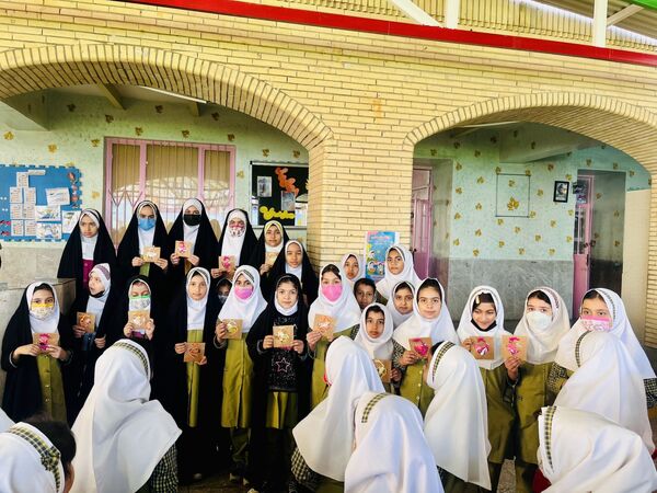 تجلیل از دانش‌آموزان محجبه 