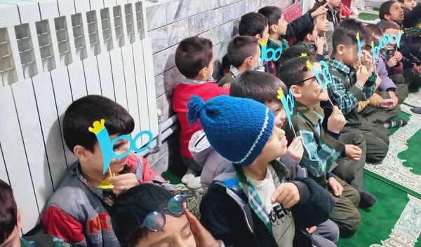برگزاری جشن یادگیری عدد صد برای کلاس دومی‌های دبستان تصفیه چیها 