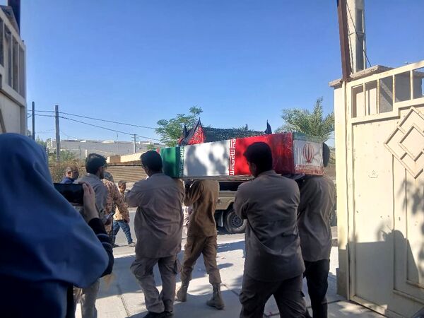 مراسم تشییع شهید گمنام در دبیرستان فرزانگان میناب