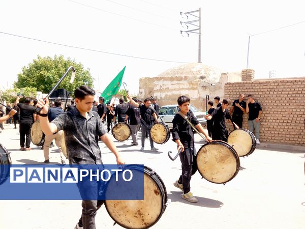برگزاری تاسوعا حسینی در روستای بزنجرد
