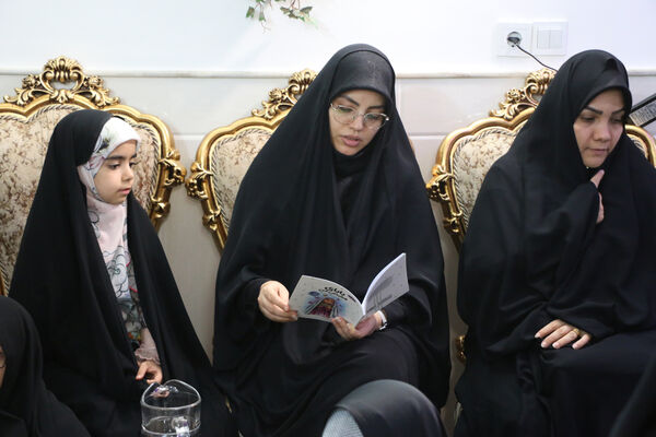 رونمایی از کتاب «بابای قهرمان من» با حضور فرزندان شهدای مدافع حرم