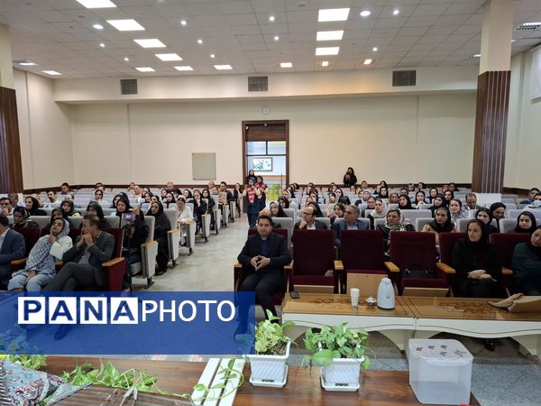 جلسه انجمن اولیا و مربیان در دبستان آرمینه مصلی نژاد ناحیه ۶ مشهد 