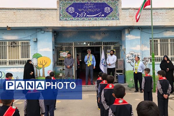 بازدید کشوری از دانش‌آموزان پیشتاز دبستان فولادفر ناحیه دو شهرری 
