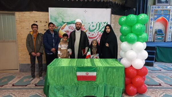   برگزاری جشن ایام‌الله دهه فجر همزمان با نماز جمعه بخش صفادشت با حضور پرشور مردم