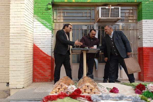 جشنی باشکوه به‌مناسبت ولادت حضرت علی (ع) و روز پدر در دبیرستان شهید مجید دهنوی 