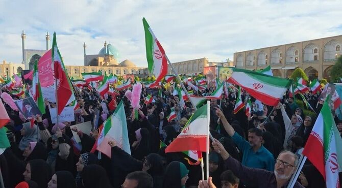 هم آوایی بانوان اصفهانی در میدان نقش جهان