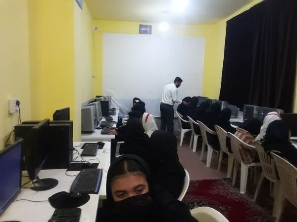 کلاس یادگیری کار با رایانه در کانون لقمان
