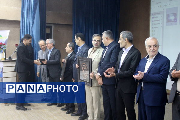 تجلیل از برگزیدگان دبیرستان شهید بهشتی شهرستان بوشهر (2)