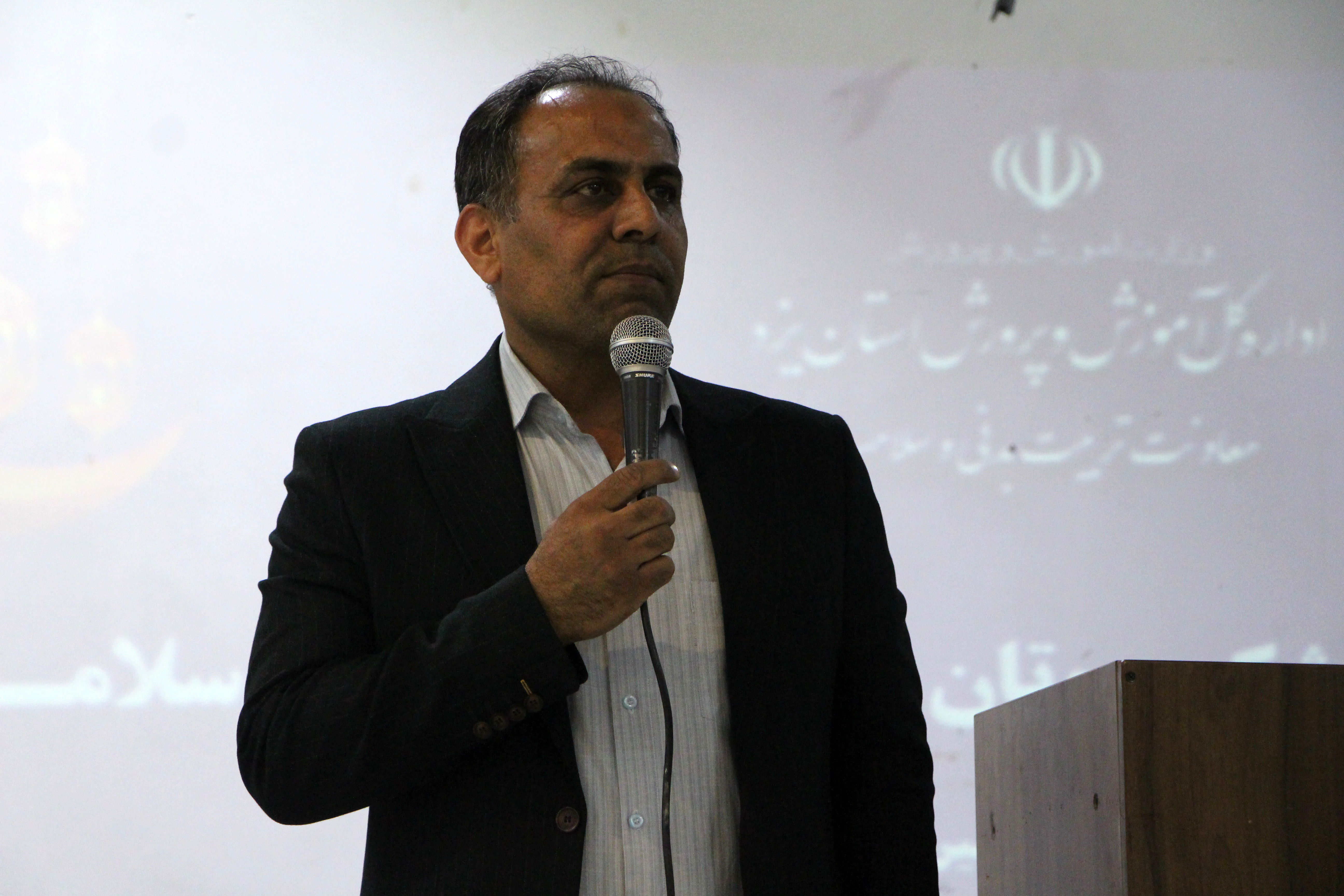 استعداد‌های عالی در میان دانش‌آموزان برای کسب مدال‌های جهانی داریم