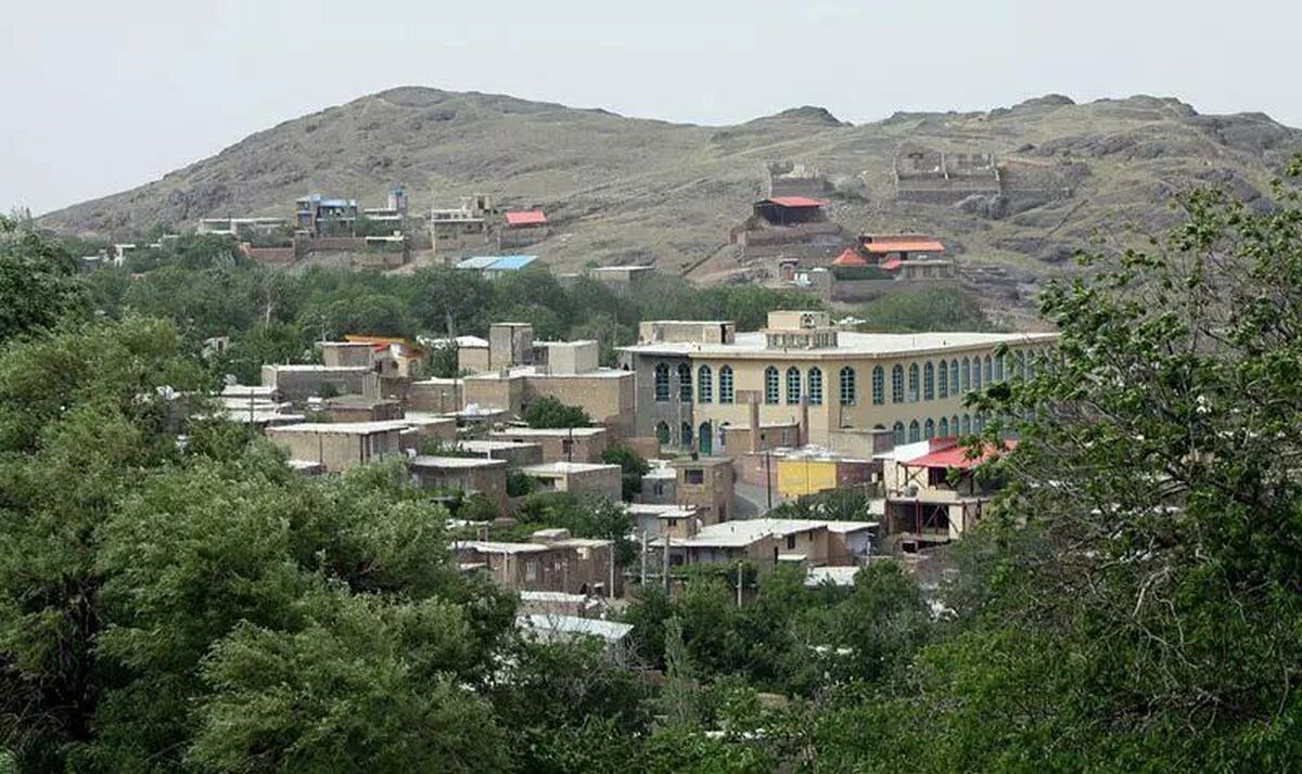 روستای فردو، منطقه ای سرسبز در دامنه ارتفاعات «برف انبار»