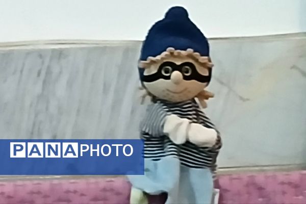 دهه فجر با رنگ شادی در دبستان سیاح‌مقدم رباط‌کریم