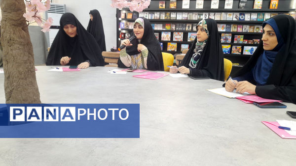 حضور مشاور معاون رئیس جمهور در مرکز «حس خوب» قم