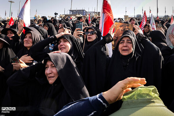 وداع با پیکر مطهر امام شهید امت در مصلای امام خمینی(ره)