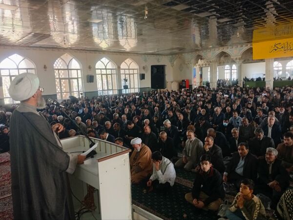 نماز جمعه این هفته شهرستان کاشمر همزمان با روز قدس برگزار شد 