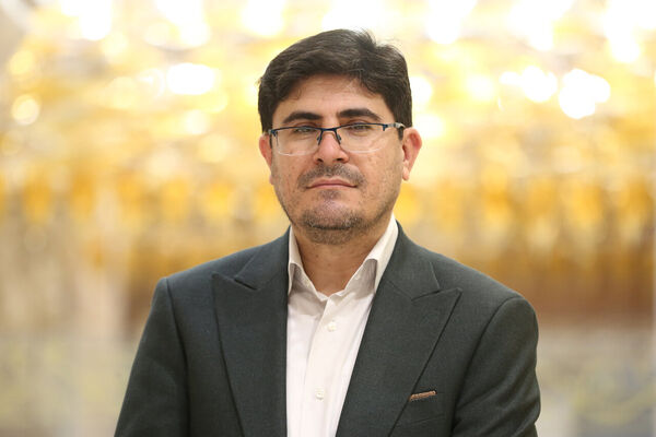 نشان هم‌خوان؛ نماد پاسداشت و تمرکز بر کتابخانه عمومی