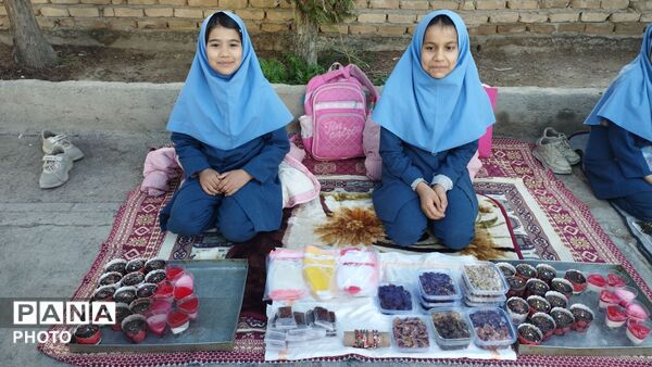 بازارچه دانش آموزی در مدرسه فرهنگ سردار شهید عبدی خلیل آباد