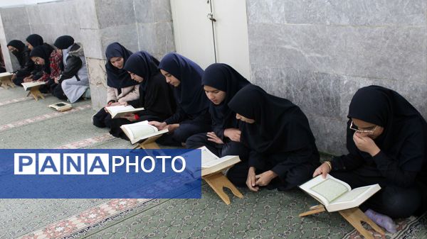 برگزاری جلسات انس با قرآن در دبیرستان دخترانه معلم 