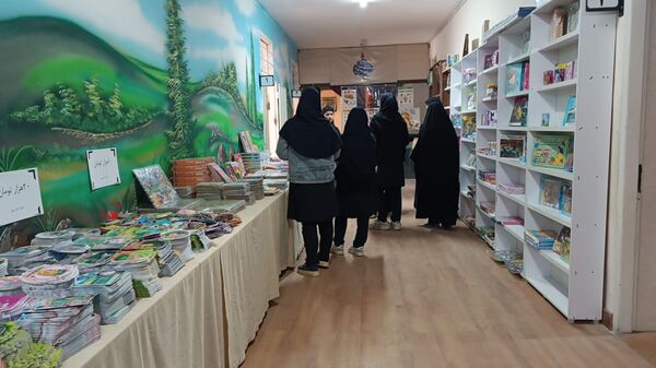 نمایشگاه کتاب در کانون فرهنگی تربیتی ولی عصر(عج) 