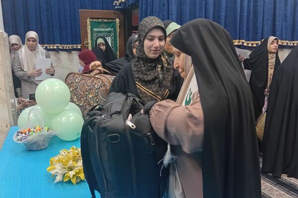 ورود دانش‌ آموزان دختر ناحیه دو شهرری به مراسم معنوی اعتکاف 