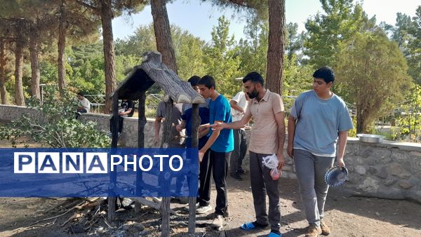 خودکفایی در آشپزی؛ دانش‌آموزان جوجه را از زغال تا سفره رساندند