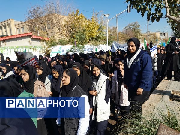حضور دانش آموزان و آحاد مردم شریف منطقه رضویه در راهپیمایی 13آبان