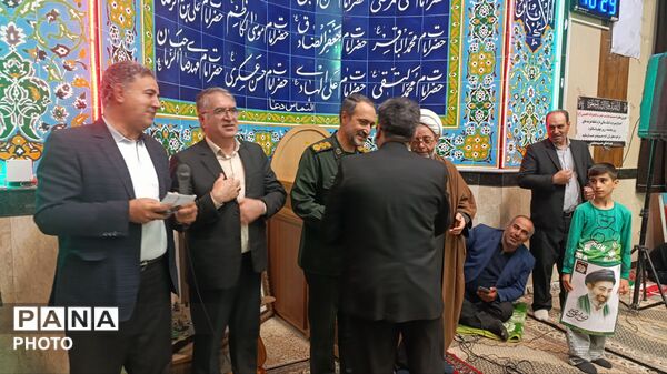 تجمع فرهنگیان و دانش‌آموزان ملکان در یادبود شهدای جنگ‌ تحمیلی سوم 