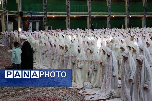 جشن تکلیف ۲۰۰۰نفری دانش‌آموزان دختر شهر یزد 