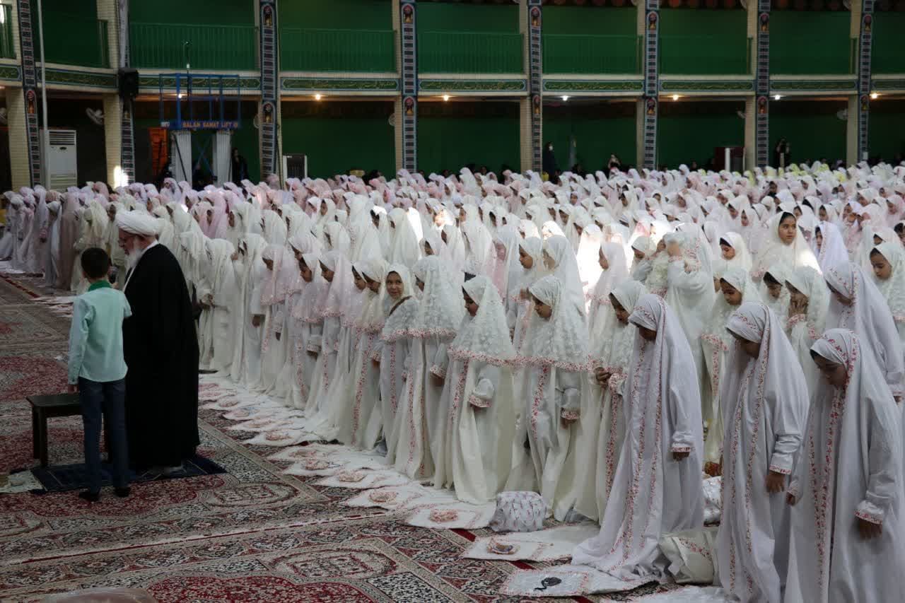 جشن تکلیف ۲۰۰۰نفری دانش‌آموزان دختر شهر یزد 