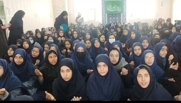  تقدیر از فعالین حجاب و عفاف در دبیرستان شاهد تکتم