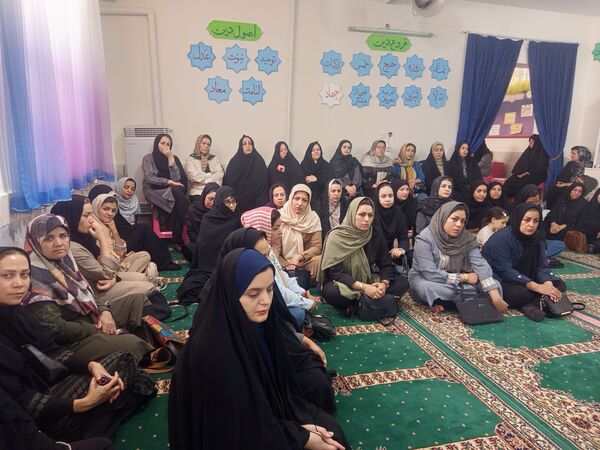 اولین جلسه انجمن اولیا در دبستان سمیه 