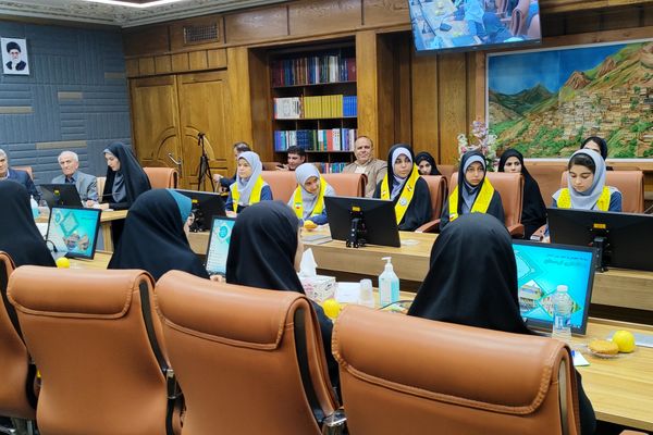 دیدار صمیمی استاندار کردستان با جمعی از دختران نخبه استان