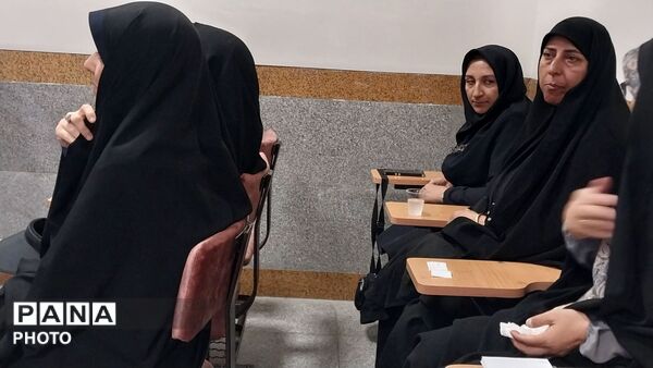 کارگاه آموزشی خودشناسی در دبیرستان آرمینه مصلی‌نژاد