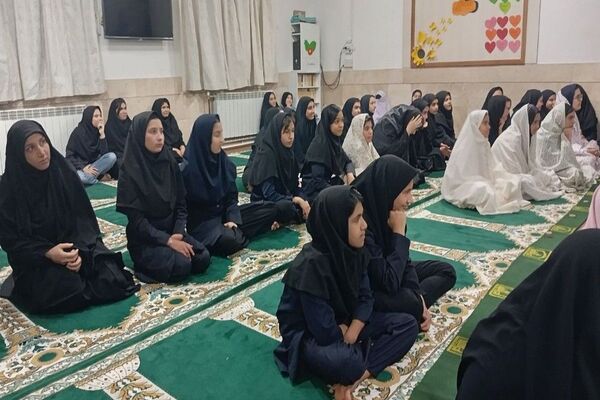 جلسه هفتگی توسل به آقا امام زمان (عج) در خوابگاه دخترانه شهید مجید دهنوی 