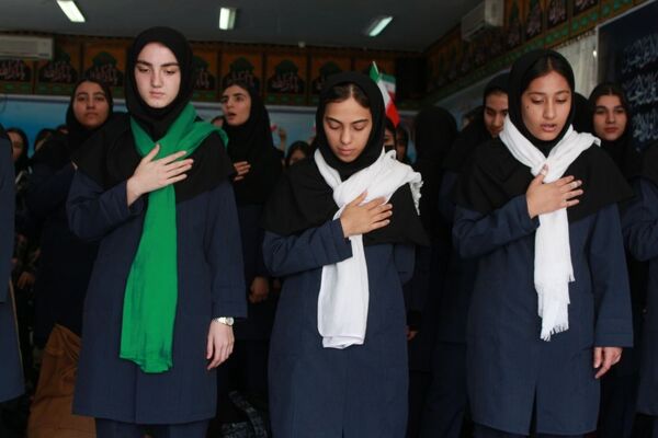 مراسم روز دانش‌آموز و هفته بسیج دانش‌آموزی در مدرسه بنت‌الهدی بهارستان۲