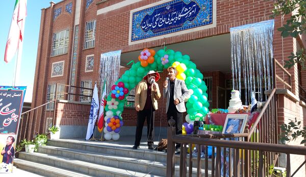 برگزاری جشن شکوفه ها در دبستان حاج تقی احدیان ناحیه ۶ مشهد