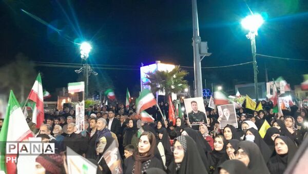 میدان امام خمینی (ره) شهرستان کوهدشت غرق در شور مردمی