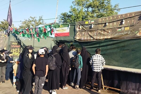 موکب اسماء الحسنی منطقه 2 تهران میزبان زائران پیاده امام رضا (ع) 