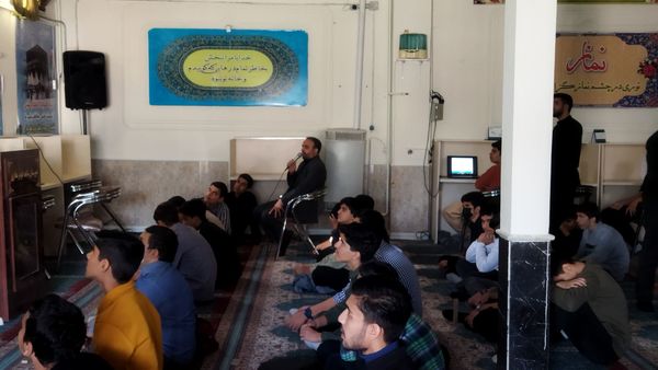 قرائت زیارت حضرت فاطمه (س) در دبیرستان شاهد ابوذر غفاری 