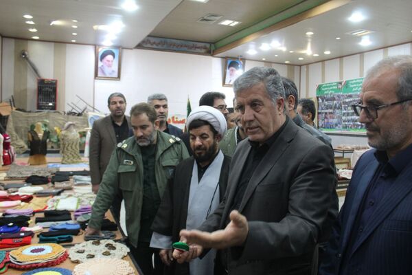 نمایشگاه صنایع دستی ملکان فرصتی برای دیدن و خرید آثار بومی