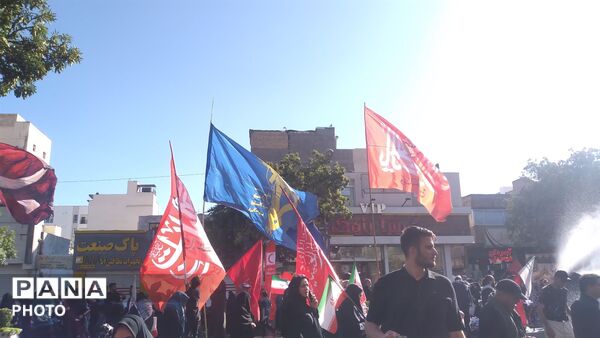 خروش مردم ایران زمین در مشهد مقدس برای وداع با رهبر شهید انقلاب