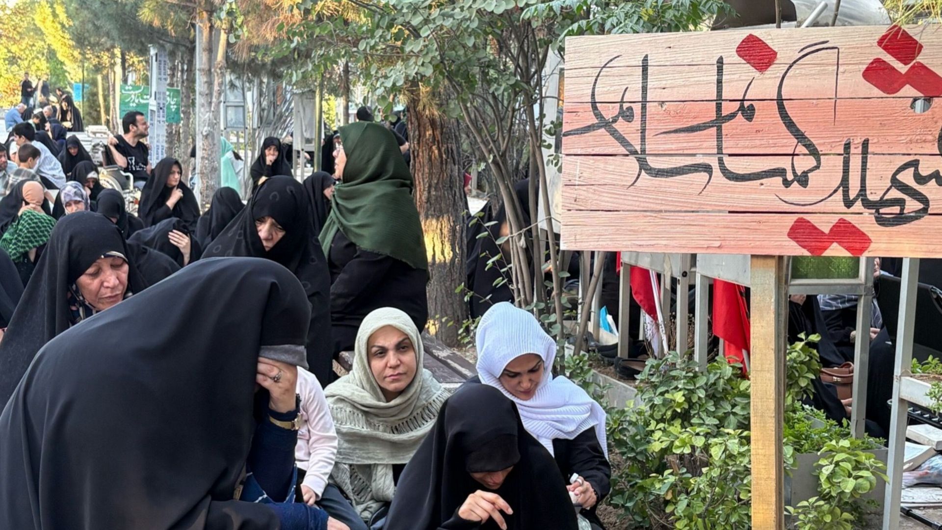 نوای عرفه در کنار شهدا