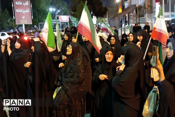 صد و بیست و هفت  شب استقامت در قرچک؛ خیابان همچنان شاهد حماسه حضور مردم 