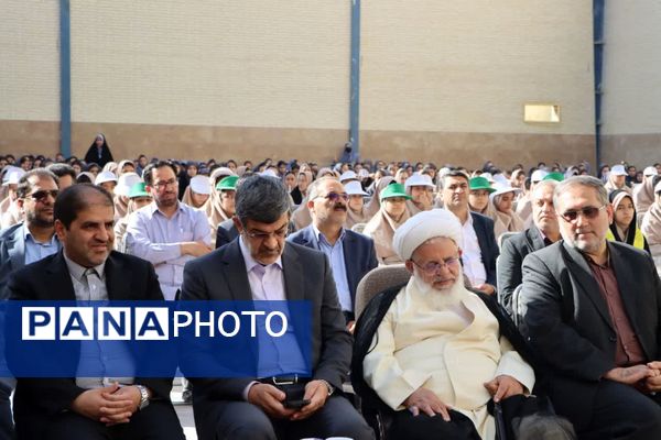 مراسم جشن ملی عاطفه‌ها در دبیرستان دخترانه شهید دکتر پاکنژاد یزد 