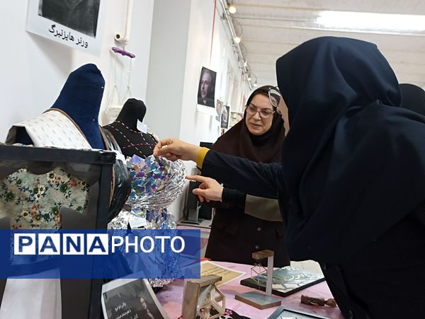 بازدید از نمایشگاه دست سازه هنرستان فنی و حرفه ای دخترانه فلسطین 