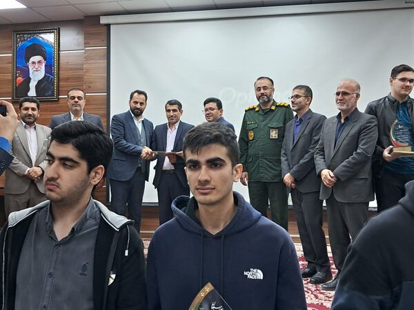 تجلیل از برترین‌های کنکور در قائمشهر