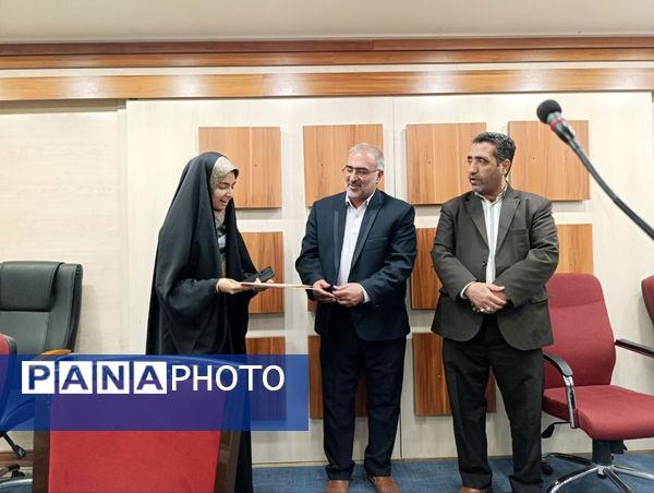 تقدیر از دانش‌آموزخبرنگاران برگزیده رویداد «فرزندان انقلاب» در قم