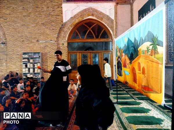 بار دگر سرگرمی کودکان در غرفه کودک مسجد جامع 